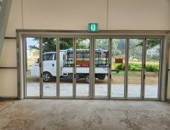 안성 삼죽면 테니스장 폴딩도어 시공